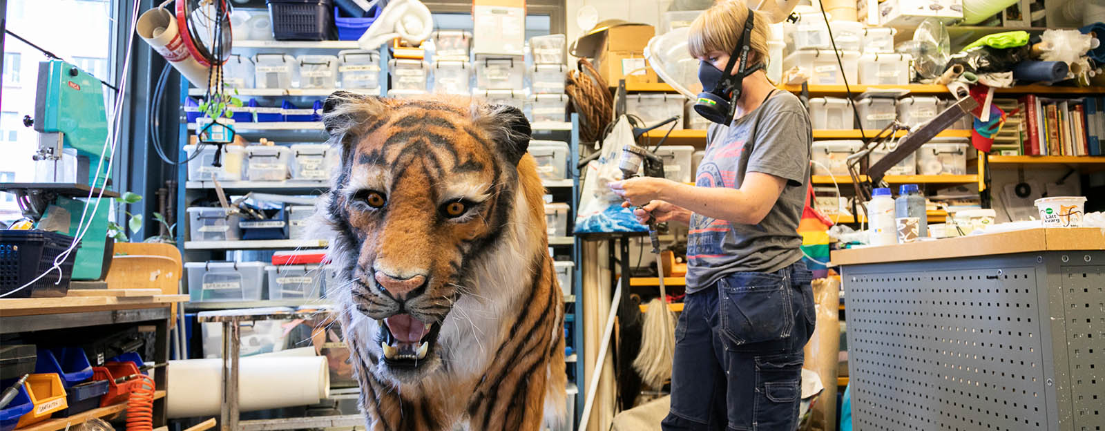 Frida Wernersson bygger tigern i Shoot-kameran går! Foto Jonas Kündig
